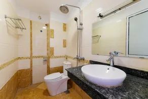 Tuan Tu Hotel - Bathroom