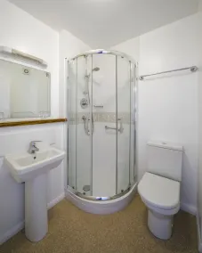 The Caledonian Island Hotel - Baño