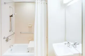 Microtel Inn & Suites by Wyndham Saraland - Salle de bain