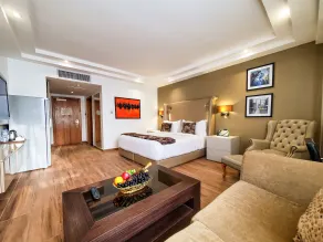 Victoria Crown Plaza Hotel - Room