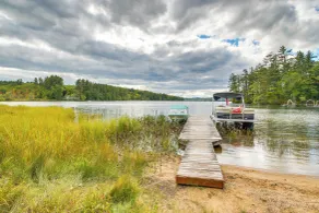 Private Island w/ 2 Cottages on Kezar Lake! - Intérieur