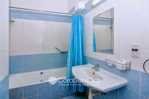Wonderful quiet area, Completely Privacy, Large Private Pool, Colourful Garden - Bathroom