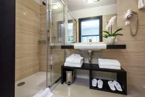 Queen Boutique Hotel - Bathroom