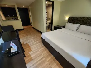 Green Glass Hotel - Room