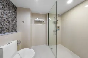 Golden Tulip Pattaya Beachfront Resort - Bad