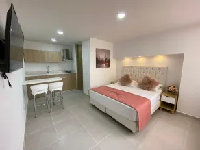 Aptos y Apartaestudios frente al Malecón y el Embalse, Zona Gastronómica, a 8 minutos de la Piedra del Peñol, TODO CERCA!!! - Chambre