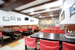 Hotel Aroma Nainital In house parking - Restaurang