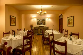 El Cabildo Hotel - Restaurant