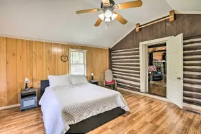 1950's Serenity Pond Cabin w/ View: Peace & Quiet! - Interiør
