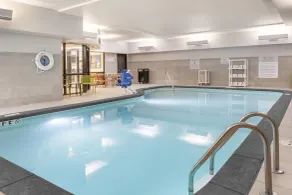 Hampton Inn & Suites Cincinnati/Uptown-University Area - Pool