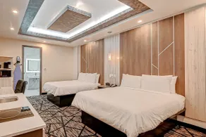 Comfeeni Inn and Suites - Chambre