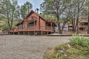 Rustic Ruidoso Cabin w/ Large Deck & Grill! - Intérieur