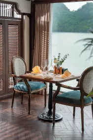 Halong Lyra Grandeur Cruise - Restaurant