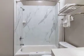Studio 6 Suites Brenham, TX - Salle de bain