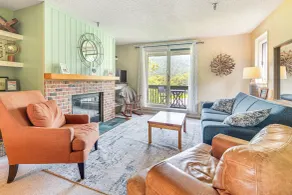 Walk to Bolton Valley Resort: Condo w/ Mtn Views! - Innvendig