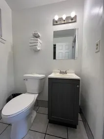 Welch Motel - Bathroom