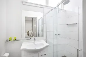 Nightcap at Hume Hotel - Bathroom