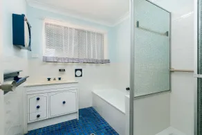 Beachside Holiday Home - Bathroom