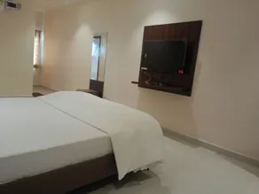 Hotel Surya Grand - Chambre