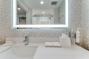 Home2 Suites by Hilton Dallas Medical District Lovefield - Bathroom