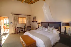 Garden Route Game Lodge - Habitación