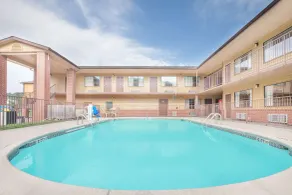 Days Inn by Wyndham Fayetteville - Pool