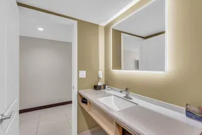 Baymont by Wyndham Kansas City North - Badeværelse