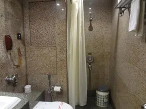 Hotel Midtown Pritam - Bathroom