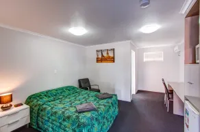 Galaxy Mackay Motor Inn - Room