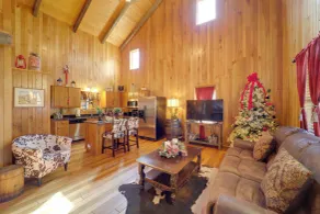 < 1 Mi to Linville Falls: Family Gem w/ Game Room! - Innenbereich