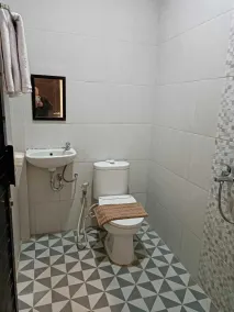 Shafira Hotel Yogyakarta - Bathroom