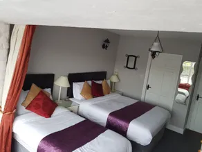 The River's Edge Guest House - Værelse