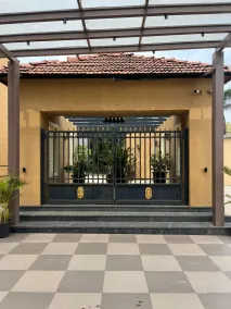 Chokar Dhani Resort - Entrada interior