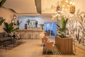 MARINN Tropical Vibes Hotel - Recepción