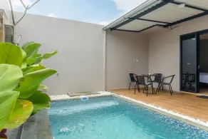 Calma Jawon Villa Jogja - Piscina