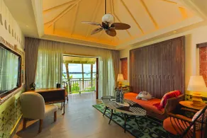 SAii Lagoon Maldives, Curio Collection by Hilton - Rum