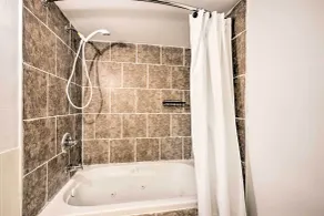 1 Mi to Long Beach! Relaxing Canal-Front Getaway - Bathroom