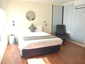 Siesta Central Apartments - Room