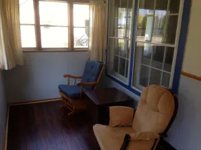 HarbourView Cottage - Living area
