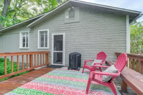 Walk Downtown: Takoma Park Escape w/ Large Yard! - Innvendig