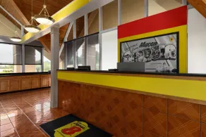 Super 8 by Wyndham Macon GA - Lobby