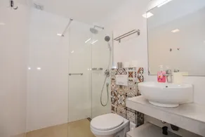 Villa Magena - Modern Apartments in Pag Center - Badrum