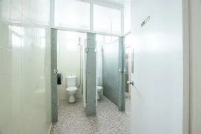 Unanderra Hotel - Bathroom