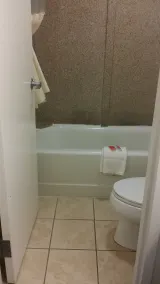 Lloyd Stay Hotel - Bathroom