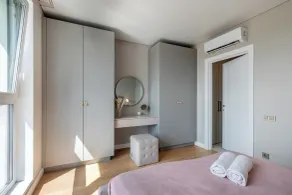 Stylish apartment with a river view - Værelse