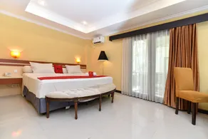 RedDoorz Plus near Mall Bali Galeria 2 - Room