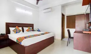 FabHotel Limestone Suites - 750m from Yashoda Hospitals, Somajiguda - Quarto
