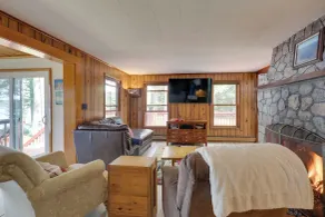 Lakefront Family Home w/ Dock, Views: Pet-friendly - Interiør