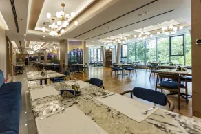 East Plaza Hotel - Restaurant