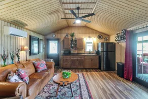 Couple's Retreat, Hunter's Home Base - Interiør